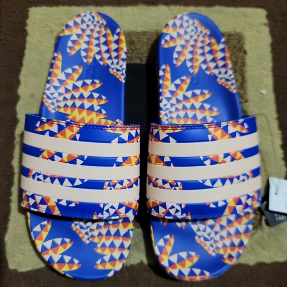 NWT Women's Size 10 Adidas Adilette Sandals - Picture 1 of 4
